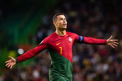 hoeveel verdient ronaldo bij nike|ronaldo beste betaalde sporter.